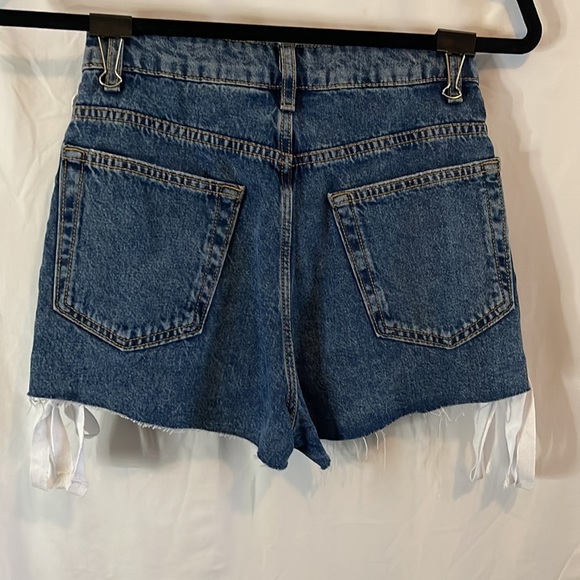 H&M Shorts with Lacing on Side- Size 0 - Picture 3 of 3